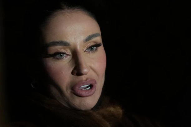 ŠOK-BOMBA KATARINE ŽIVKOVIĆ O BRAKU SA STOJKETOM! Pevačica spakovala kofere, pa napustila porodični dom!