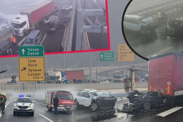 STRAVIČAN SNIMAK IZ DRONA NAKON NESREĆE KOD MUNJINOG BRDA! Vozila havarisana, Hitna pomoć na licu mesta, šleper poprečen u dve trake! (VIDEO)