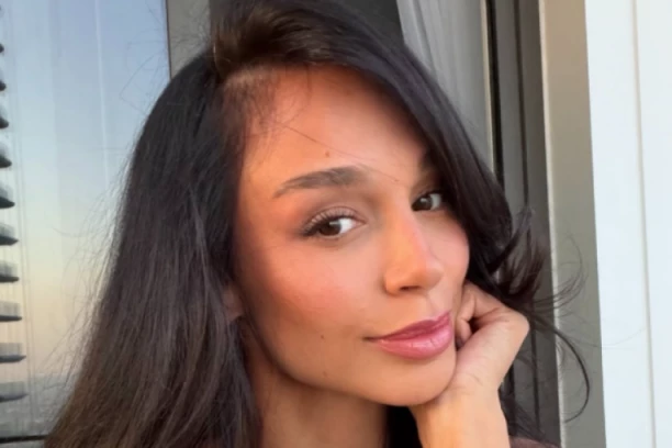 EDITA POKAZALA TRUDNIČKI STOMAK! Skinula se u Dubaiju, pljušte čestitke! (FOTO)