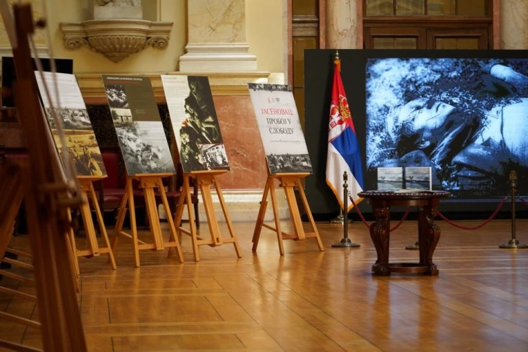 TIŠINA KOJA GOVORI: U Skupštini Srbije otvorena izložba "Jasenovac - trajna opomena" (GALERIJA)