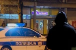 PRVE SLIKE SA MESTA ORUŽANE PLJAČKE U RUZVELTOVOJ ULICI! Lopov se zaključao sa radnicom u prodavnici, pa se uputio ka Zvezdari gde je izvršio još jedno KRIVIČNO DELO? (FOTO, VIDEO)