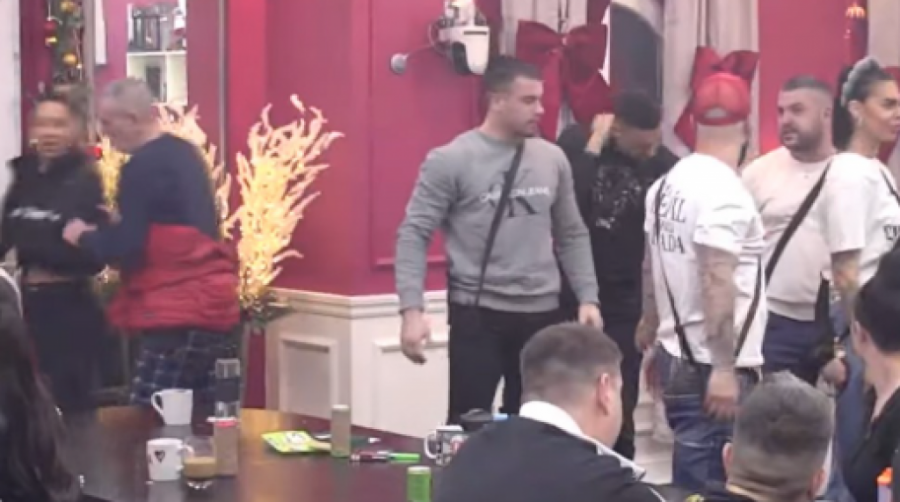 OBJAVLJEN NOVI SNIMAK TUČE ANELI I ASMINA: Pogledajte trenutak kada mu je PROSUILA VRELU KAFU po licu, čeka se zvanična odluka! (VIDEO)