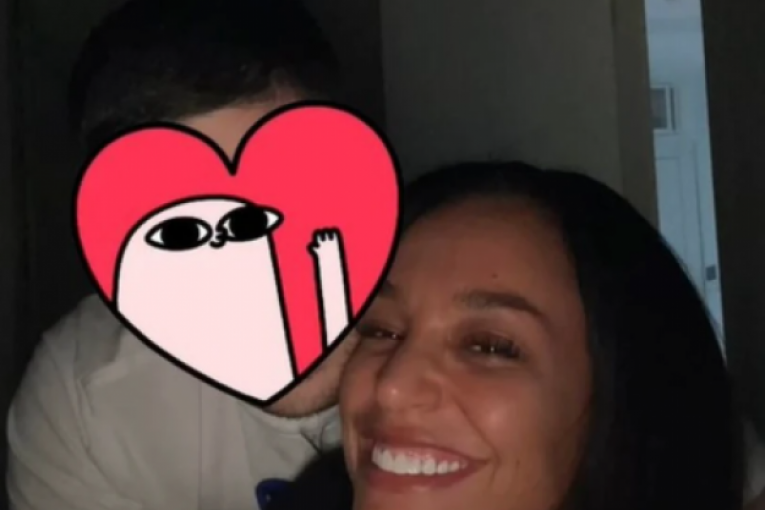 Edita Aradinović sa misteroznim muškarcem