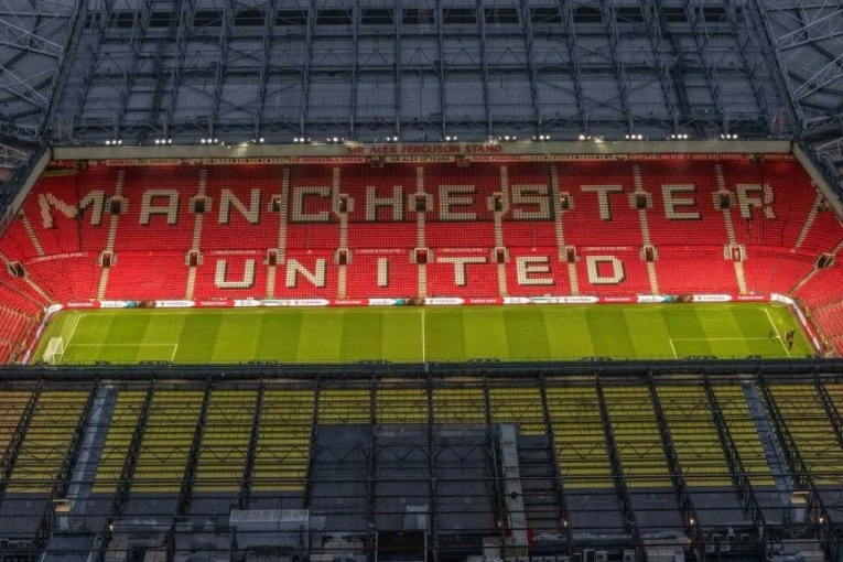 EVO GOLAAAAAAAAA! ZATRESLA SE MREŽA NA OLD TRAFORDU: Vodi Junajted!