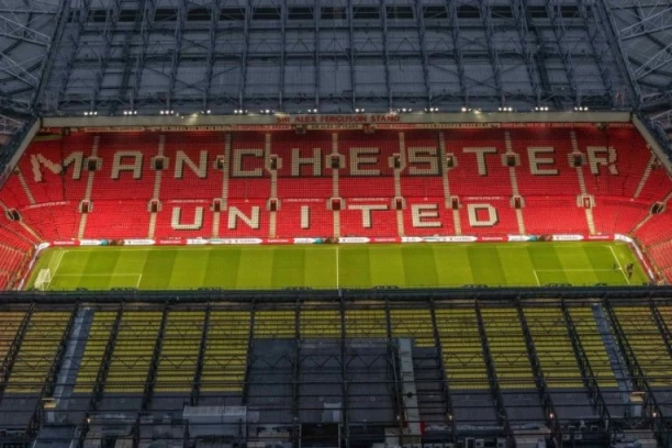 EVO GOLAAAAAAAAA! ZATRESLA SE MREŽA NA OLD TRAFORDU: Vodi Junajted!