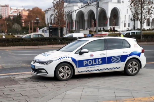 "PITAO ME JE ŠTA ME GLEDAŠ, PA SAM MU ZARIO NOŽ U STOMAK!" Tinejdžer zverski ubio vršnjaka, na društvenim mrežama se pojavio snimak! (UZNEMIRUJUĆ VIDEO)