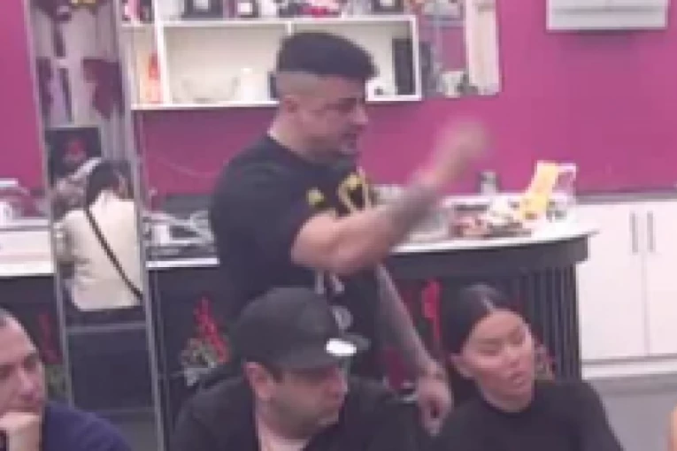 TERZA PODIVLJAO UŽIVO U PROGRAMU! Napao Sofiju, jer je UHVATIO na delu sa OVIM FRAJEROM!