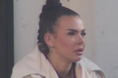 PUKLA BRUKA, ZBOG OVE AFERE ĆE GORETI BALKAN! Anita Stanojlović krije zauzetog frajera kao zmija noge, produkcija obelodanila snimak!