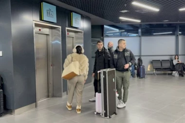 NAŠOJ PEVAČICI PROCURILI PRIVATNI KADROVI IZ TELEFONA: Kako li će na ovo reagovati njen dečko?! (FOTO)