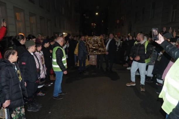 BEČ ZANEMEO PRED SRPSKOM SVETINJOM: Svečani doček čudotvorne ikone sa Hilandara u austrijskoj prestonici (FOTO)