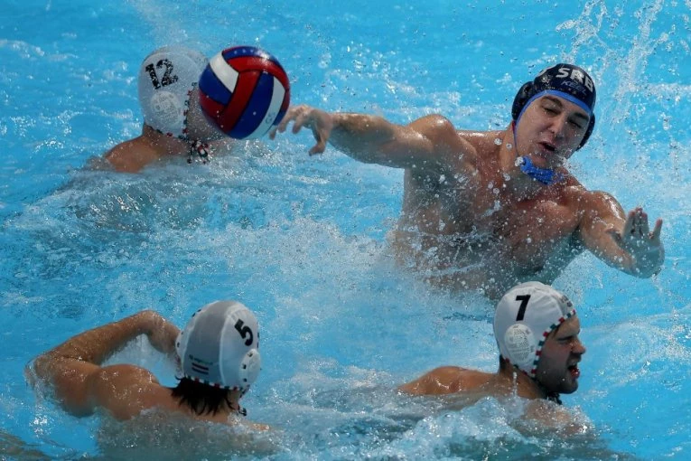 SRBIJA PRED POBEDOM! Igra Mađarske se potpuno raspala - "delfini" dominiraju!