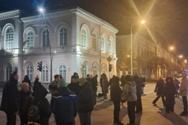 NOVI FIJASKO BLOKADERA U ŠAPCU: Najavili veliku blokadu, a pojavilo se desetak ljudi! (FOTO)