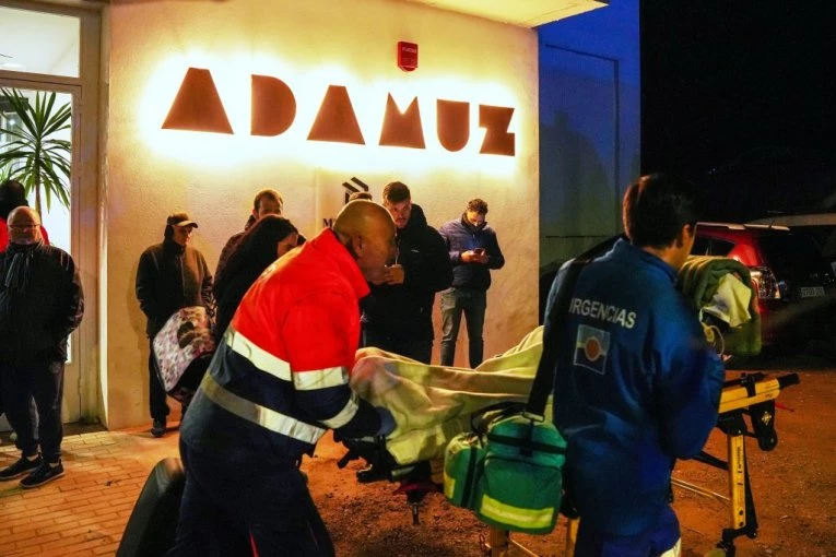 KOLAPS SAOBRAĆAJA ZBOG TRAGEDIJE! Više od 200 vozova nije krenulo, narod plače zbog 39 poginulih