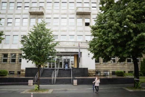 SAZNAJEMO: GORE KANCELARIJE SPECIJALNOG SUDA! Veliki požar u sudu koji sudi Belivukovom klanu!