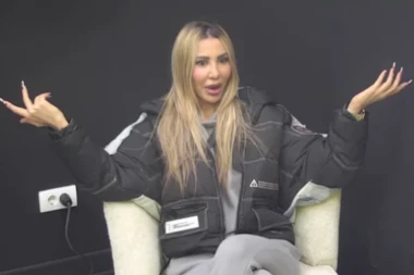 ANELI NEPREPOZNATLJIVA! Procurio snimak koji se dugo krio! OVAKO je izgledala pre svih korekcija! (VIDEO)