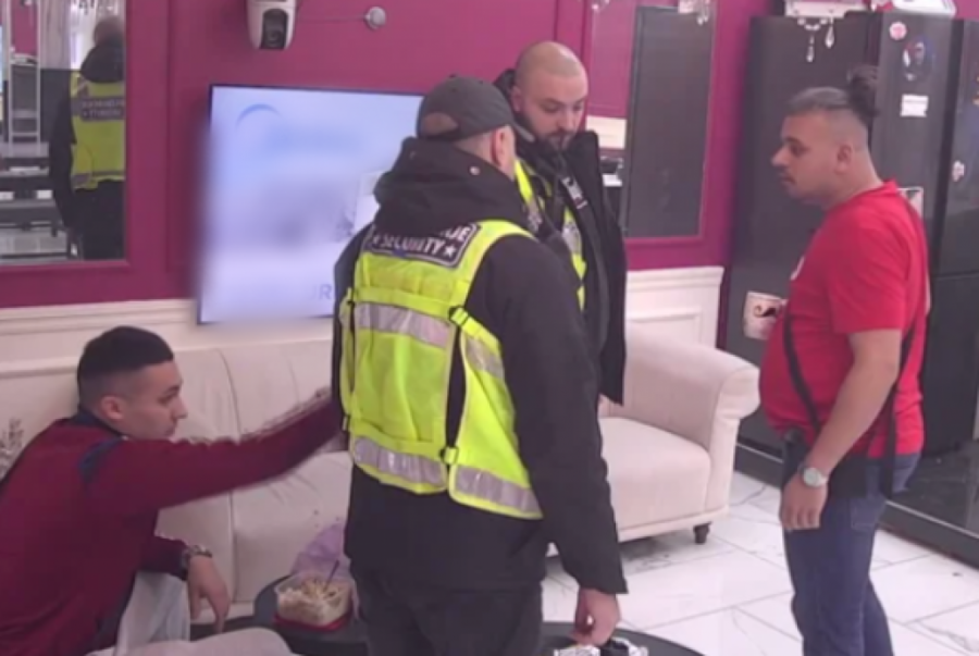 HITAN PREKID PROGRAMA! Obezbeđenje OPKOLILO Elitu - Bora Santana DIVLJA kao razjareni bik! (FOTO)