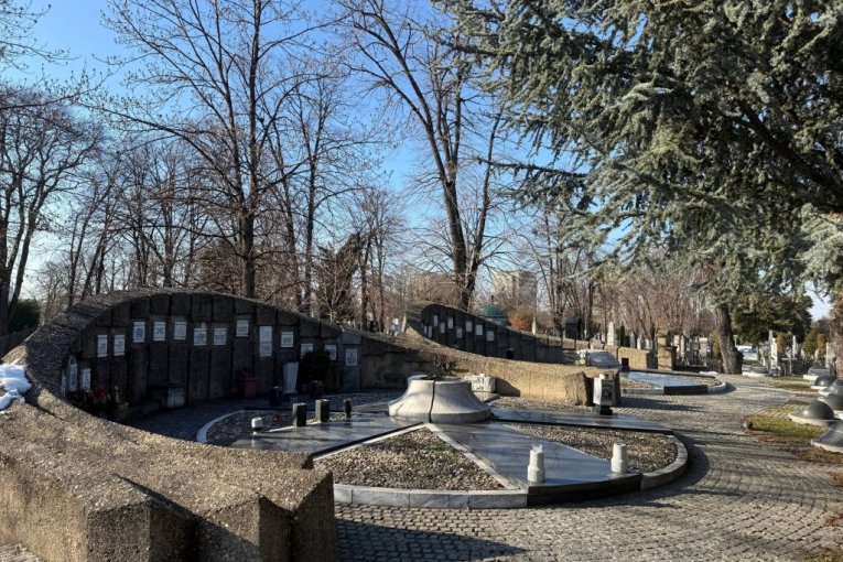 Aleja zaslužnih građana na Novom groblju u Beogradu