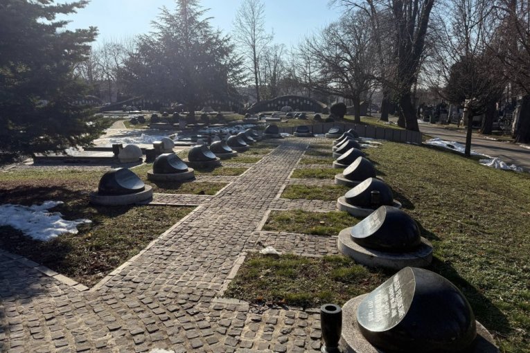 Aleja zaslužnih građana na Novom groblju u Beogradu