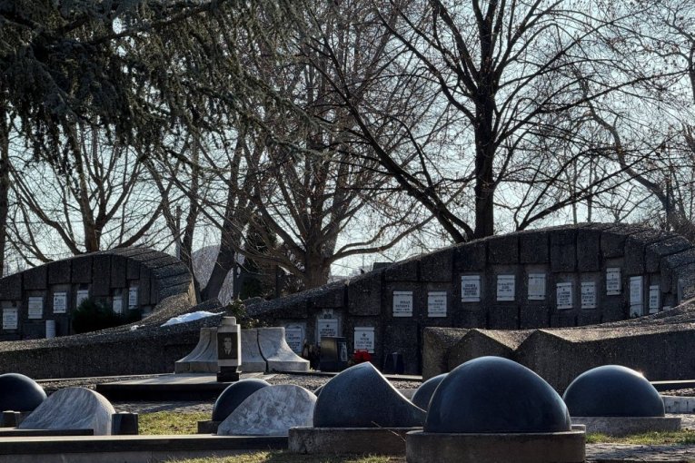 Aleja zaslužnih građana na Novom groblju u Beogradu