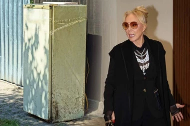 OVO SU DECA LEPE BRENE NAŠLA U FRIŽIDERU! Pevačica zatečena ŠOK-PRIZOROM bila van sebe tad!
