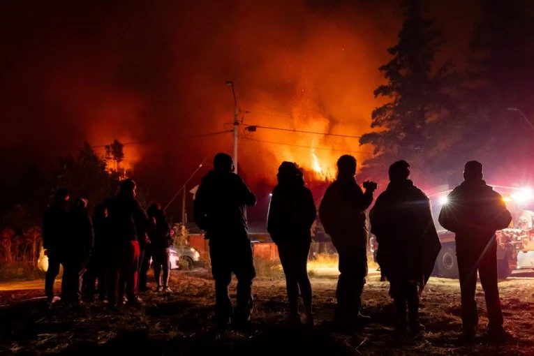 KOŠMAR KOJI SE NE ZAVRŠAVA: Ponovo gori u Žitnom Potoku! Vatrogasci u borbi sa stihijom, narod u panici zbog jezivih sećanja!
