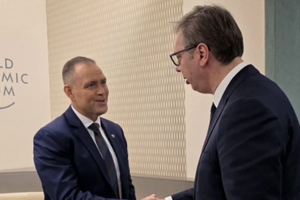 POZVAO SAM NAVROCKOG DA POSETI SRBIJU! Vučić se u Davosu sastao sa predsednikom Poljske! (FOTO)