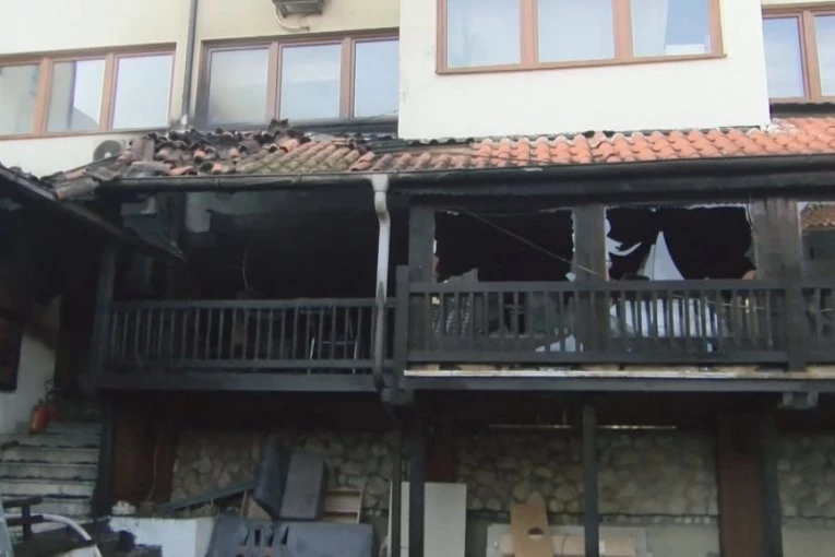 PRVE SLIKE STRAVIČNOG POŽARA U NOVOM PAZARU! Izgoreo deo objekta Islamske zajednice! (FTO)