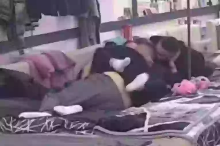 AU, ŠTA RADE OVO USRED BELA DANA?! Akcija u UDARNOM terminu, roditelji NE SMEJU da joj vide snimak!