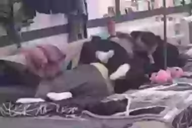 AU, ŠTA RADE OVO USRED BELA DANA?! Akcija u UDARNOM terminu, roditelji NE SMEJU da joj vide snimak!