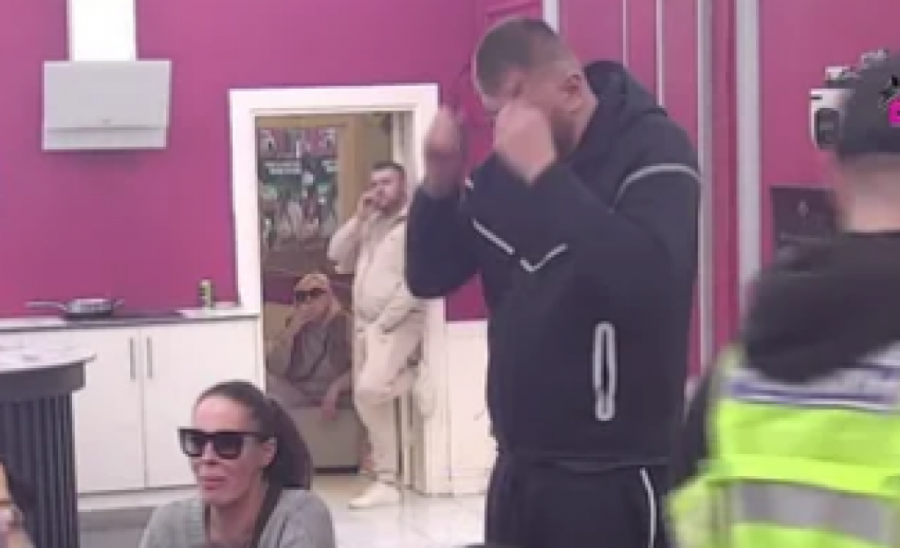 MOMENTALNI PREKID EMISIJE! Aneli Ahmić DIVLJA kao nikad, ona DOHVATILA čašu, OBEZBEĐENJE je jedva obuzdalo!