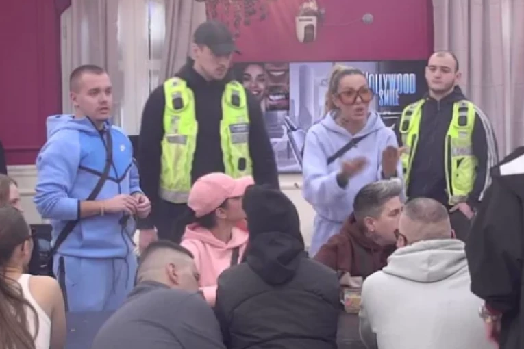 MOMENTALNI PREKID EMISIJE! Aneli Ahmić DIVLJA kao nikad, ona DOHVATILA čašu, OBEZBEĐENJE je jedva obuzdalo!