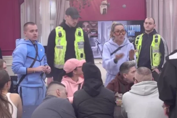 MOMENTALNI PREKID EMISIJE! Aneli Ahmić DIVLJA kao nikad, ona DOHVATILA čašu, OBEZBEĐENJE je jedva obuzdalo!