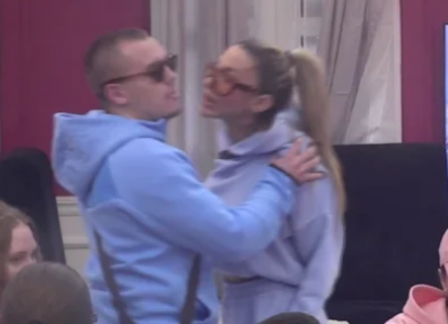 MOMENTALNI PREKID EMISIJE! Aneli Ahmić DIVLJA kao nikad, ona DOHVATILA čašu, OBEZBEĐENJE je jedva obuzdalo!