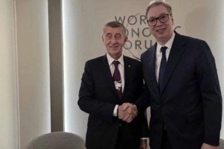 VUČIĆ SE SASTAO U DAVOSU SA BABIŠEM: "U fokusu razgovora bili su trgovinska razmena i nove investicije!" (FOTO)