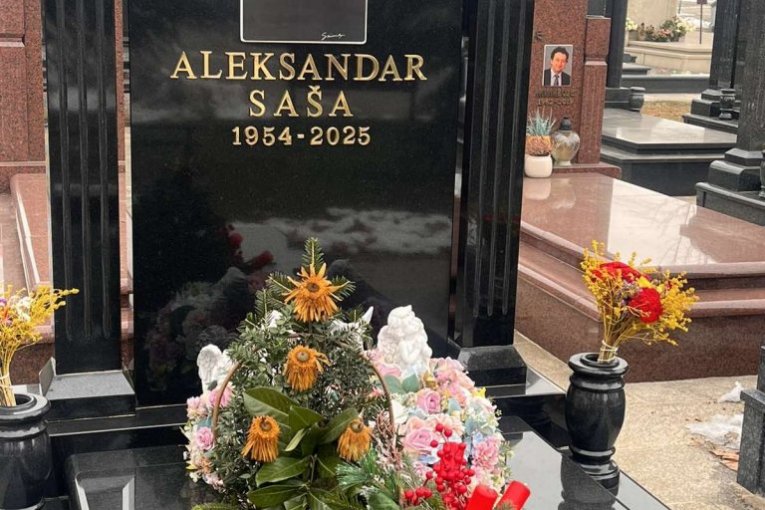 Grob Saše Popovića