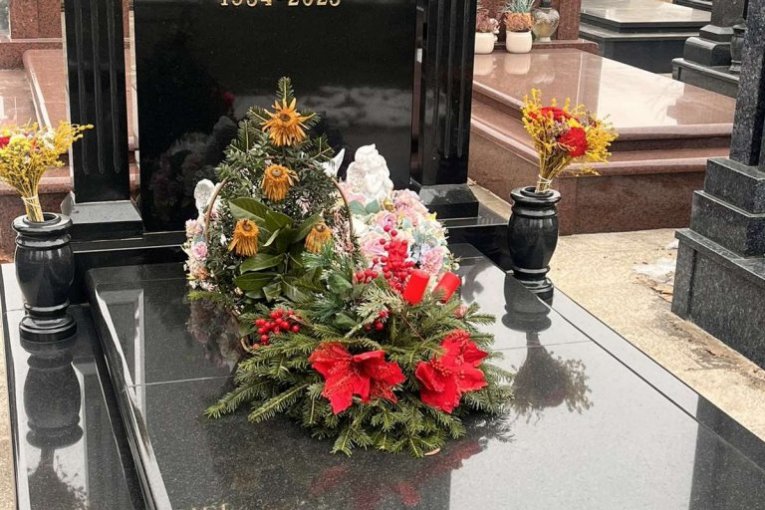 Grob Saše Popovića