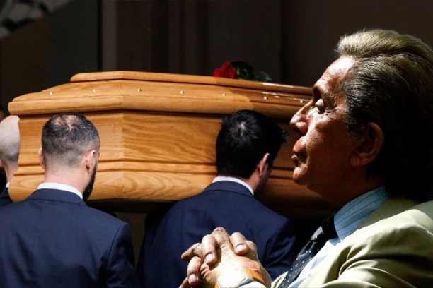 RIM SE OPRAŠTA OD VALENTINA! Izložen kovčeg slavnog kreatora!