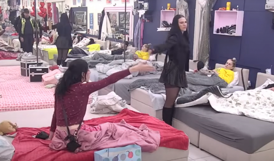 NIKO NIJE BEZBEDAN! OBEZBEĐENJE NA NOGAMA! Sandra Todić urnisala ove učesnike "Elite 9"! Doživela pomračenje, pa UNAKAZILA SVE PO BELOJ KUĆI!