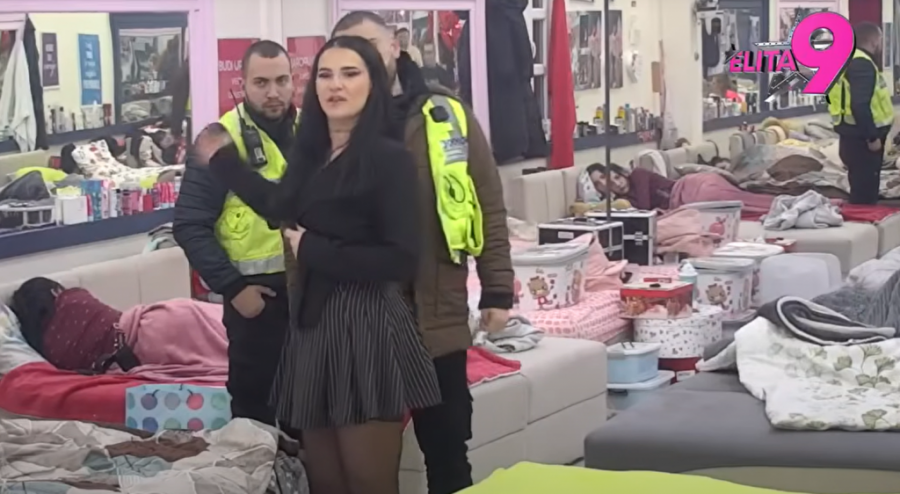 NIKO NIJE BEZBEDAN! OBEZBEĐENJE NA NOGAMA! Sandra Todić urnisala ove učesnike "Elite 9"! Doživela pomračenje, pa UNAKAZILA SVE PO BELOJ KUĆI!
