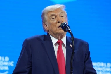 "EVROPA NE IDE U DOBROM PRAVCU, SAMO AMERIKA MOŽE DA BRANI GRENLAND": Tramp se obraća svetu u Davosu (VIDEO)