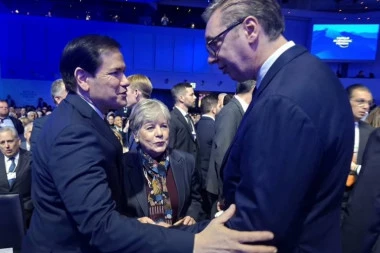 Vučić u Davosu, razgovarao sa državnim sekretarom SAD: "Srbija, iako mala zemlja, ima izuzetnu reputaciju kao dosledan i pouzdan partner" (FOTO)