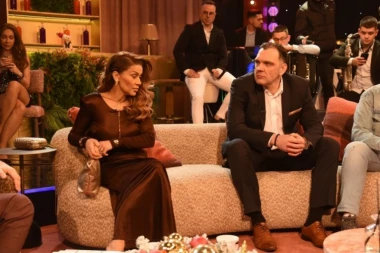 "ČEKAM KASPERA": JEZIVO! Ispovest naše pevačice ledi krv u žilama - izgubila celu porodicu, menadžer je terao da ima odnose...