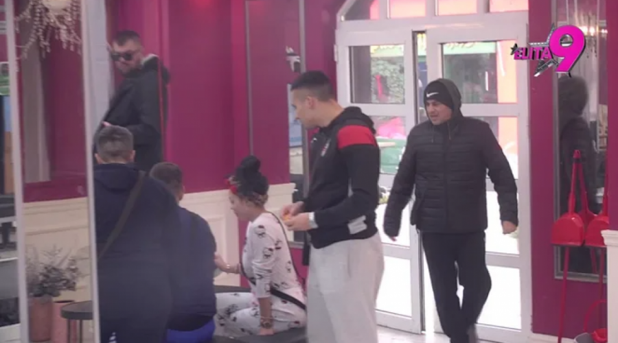 U "ELITU" UNET PAKET S DOKAZIMA TAKIJA MARINKOVIĆ: Teodora Delić doživela NERVNI SLOM, sve isplivalo u javnost! (VIDEO)