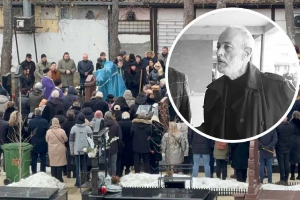 TEŽAK KRST I PESMA O STIDU! Nad grobom Miroslava Aleksića izgovorene reči koje JEŽE do kostiju! (FOTO)