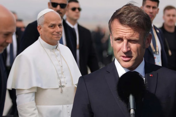 PAPA ODBIO DA PRIMI EMANUELA MAKRONA! Skandal trese Francusku, ali i Vatikan! MNOGO GA NALJUTIO!