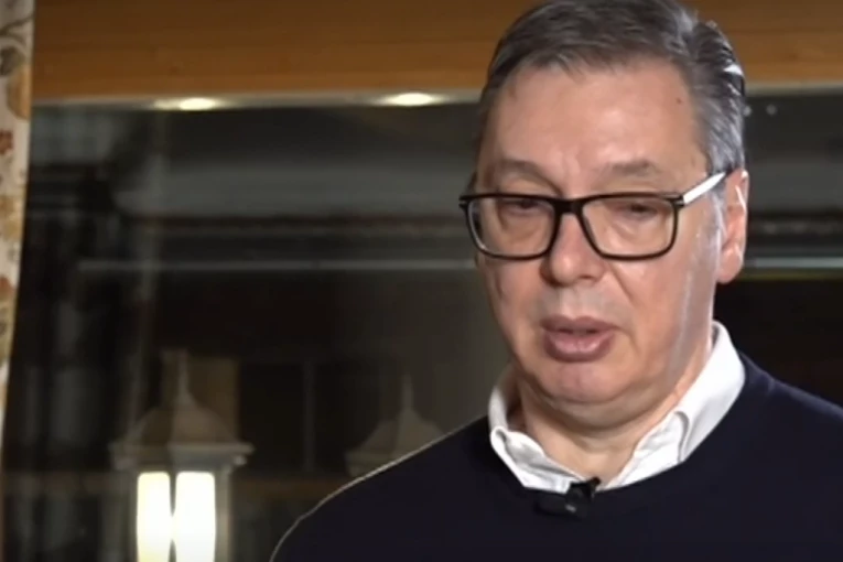 "MOJE JE DA BRINEM O GRAĐANIMA SRBIJE, A NE DA SE ZAMERAM SVETSKIM SILAMA"! Vučić iz Davosa -  Amerika jača, Evropa slabi, a Srbija nikad manje zadužena!