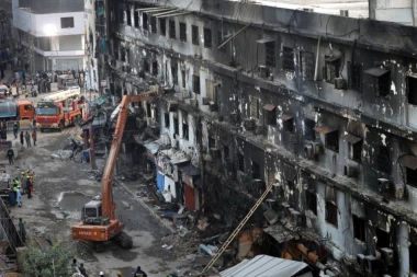 STRAVIČNO! Oko 50 mrtvih i više desetina nestalih u požaru u poznatom tržnom centru! (FOTO)