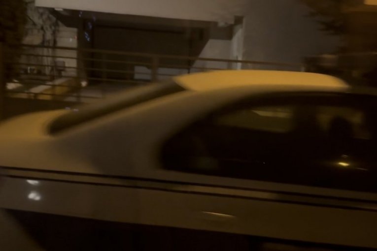 Policija je sinoć bila ispred vile