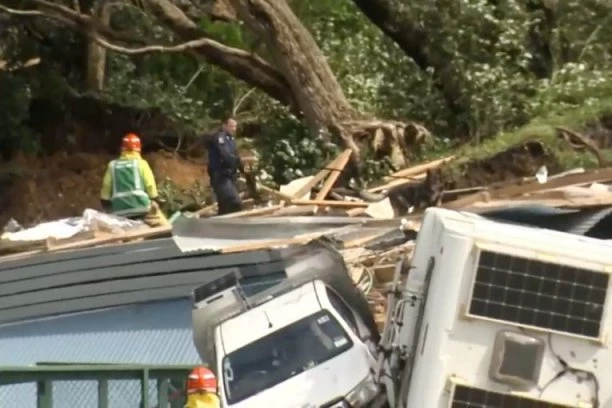 "IZGLEDA KAO RATNA ZONA!" Klizište zatrpalo kamp, više osoba nestalo, KATAKLIZMA u ovoj zemlji! (FOTO)