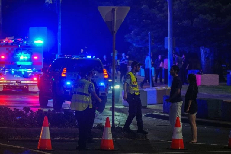 MUŽ NAŠE PEVAČICE POKUŠAO DA JE UBIJE: Horor scena ispred zgrade u kojoj joj živi majka, nakon svega mu je OPROSTILA!